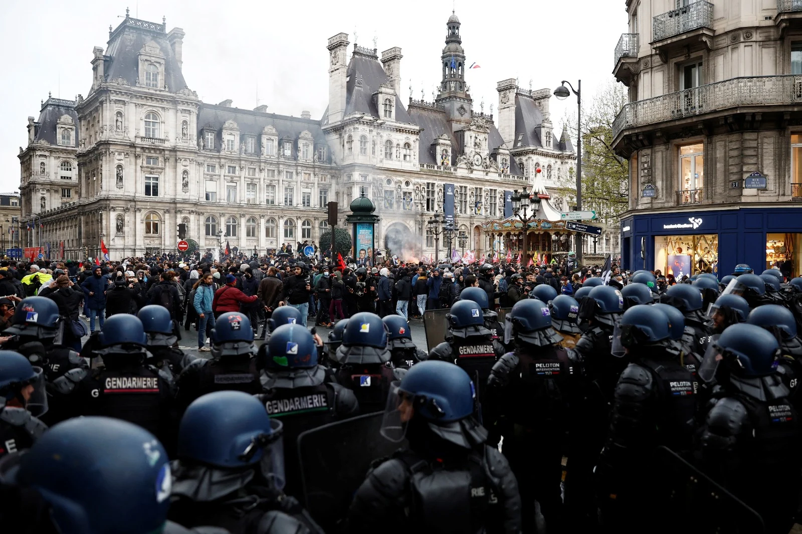 הפגנה בפריז לאחר החלטת בית המשפט, אמש