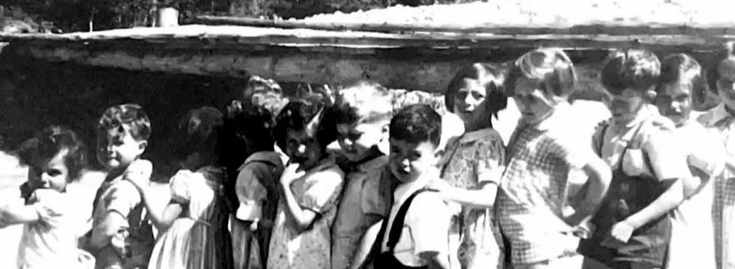 ילדים יהודים בבית היתומים בשאמוני