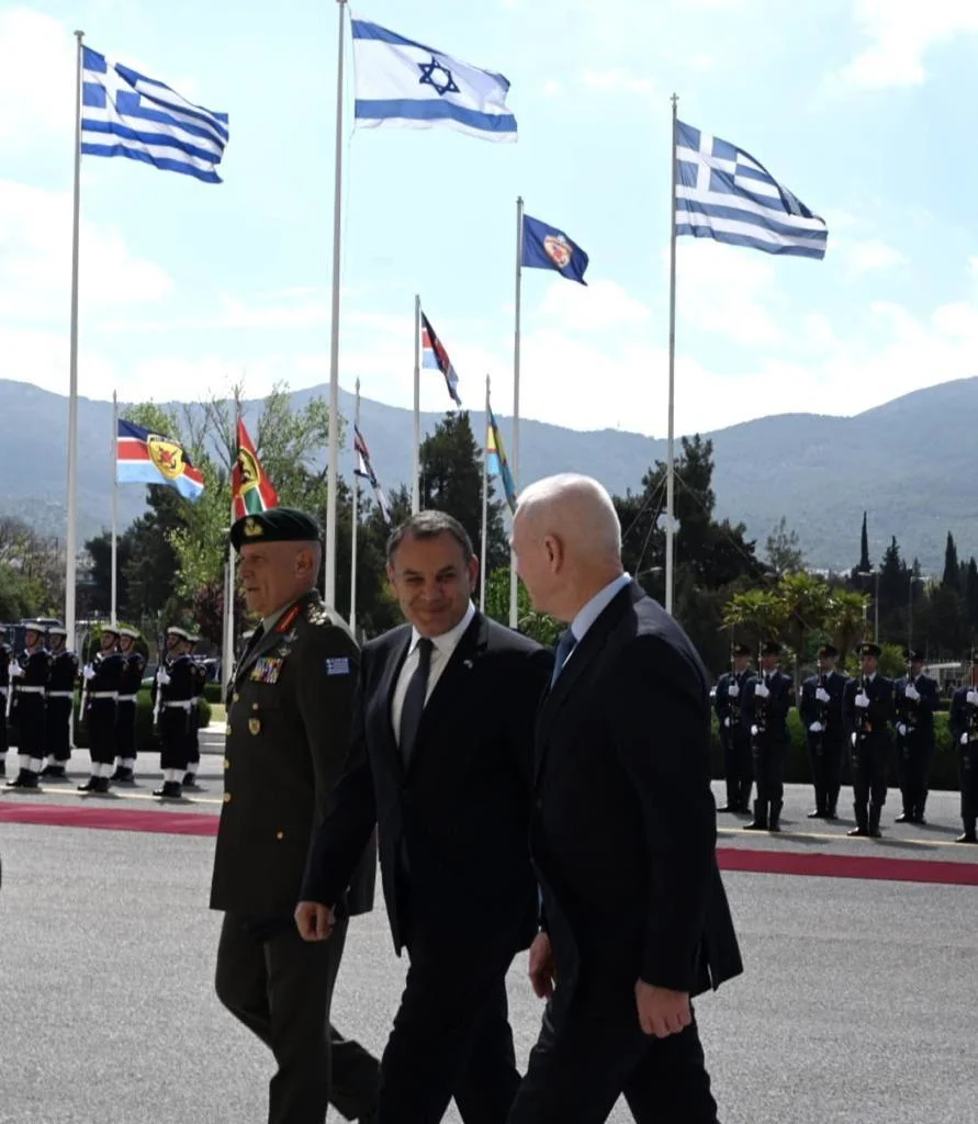 שר הביטחון יואב גלנט בביקור מדיני ביוון