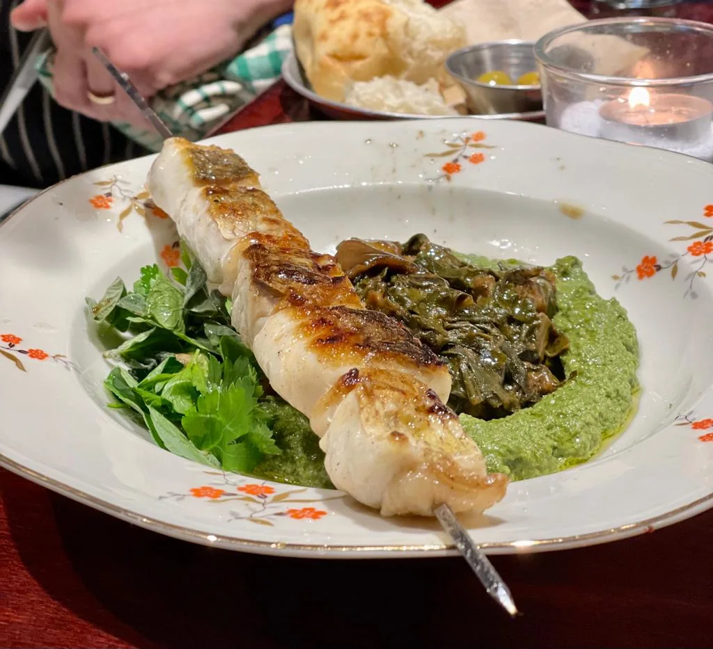 מסעדת בעתו, שיפוד דג על תבשיל ירוקים