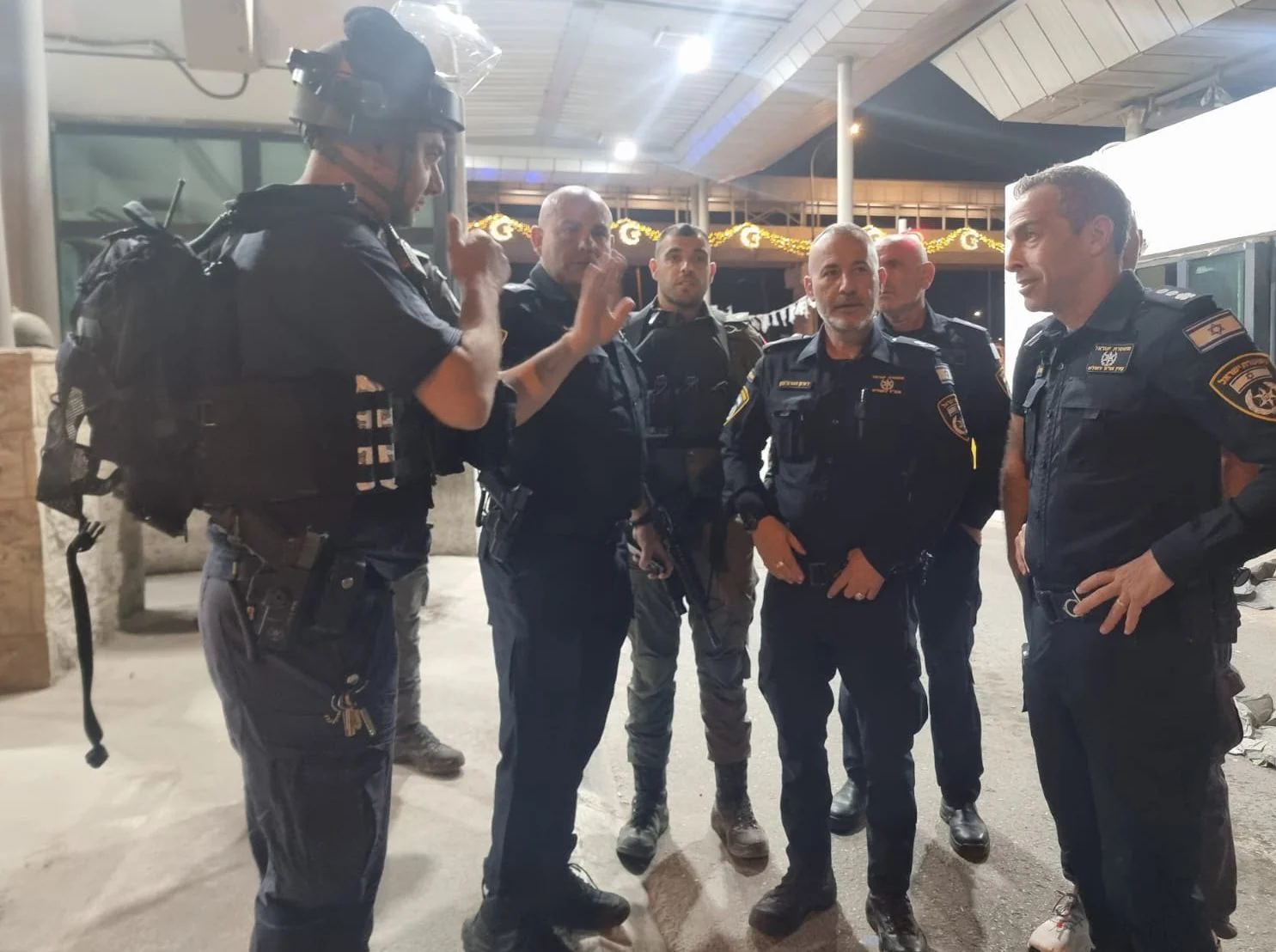 כוחות משטרה בזירת הפיגוע בקלנדיה