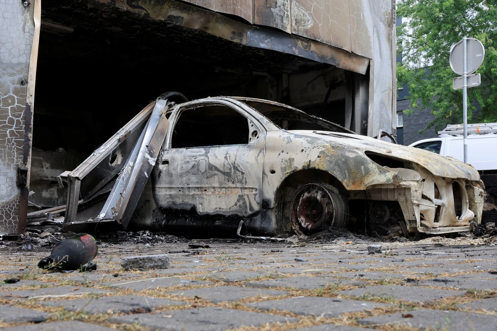 רכב שנשרף בעת המחאות בצרפת