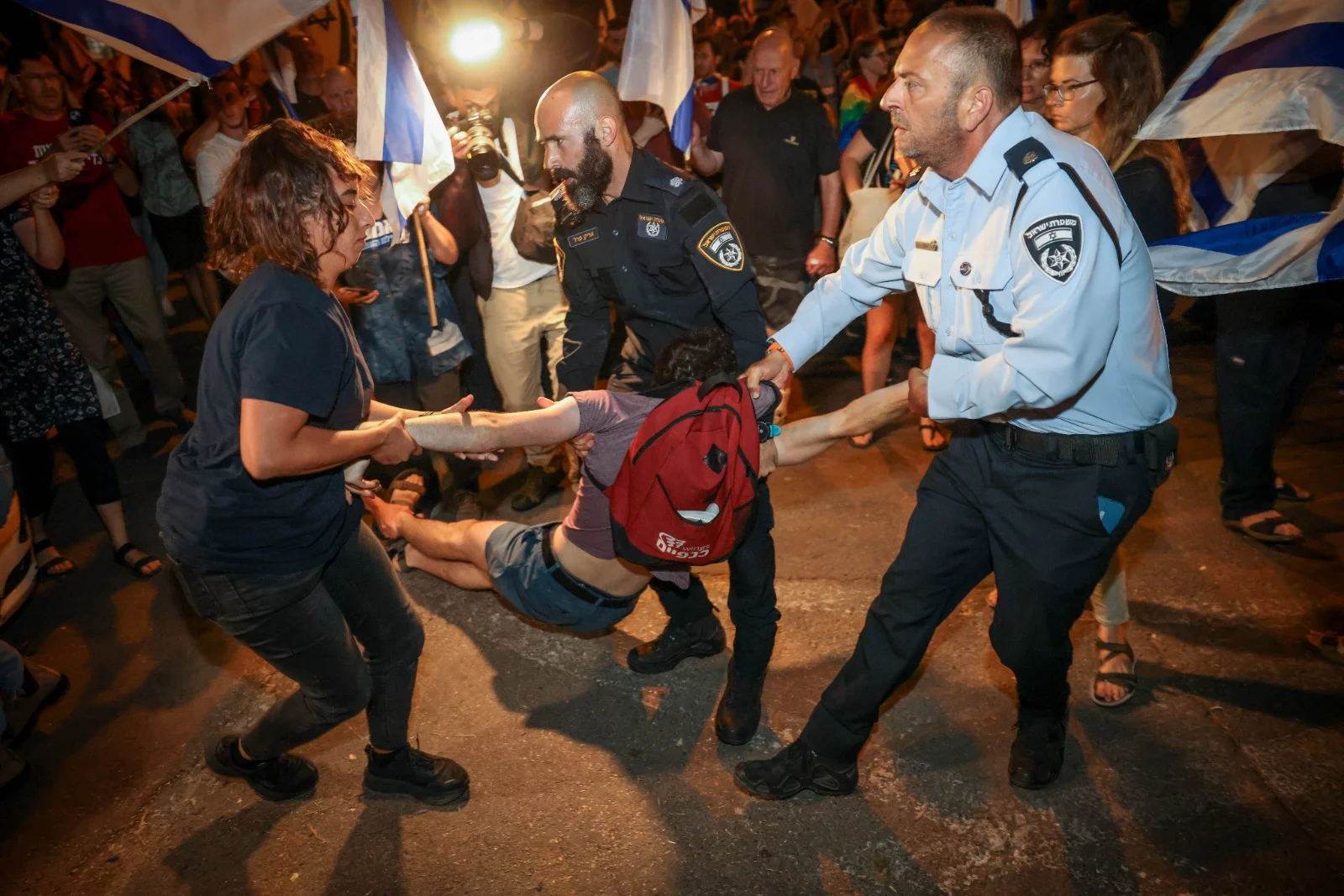 המהפכה המשפטית, הפגנה, מחאה, עימותים בין שוטרים למפגינים באיילון