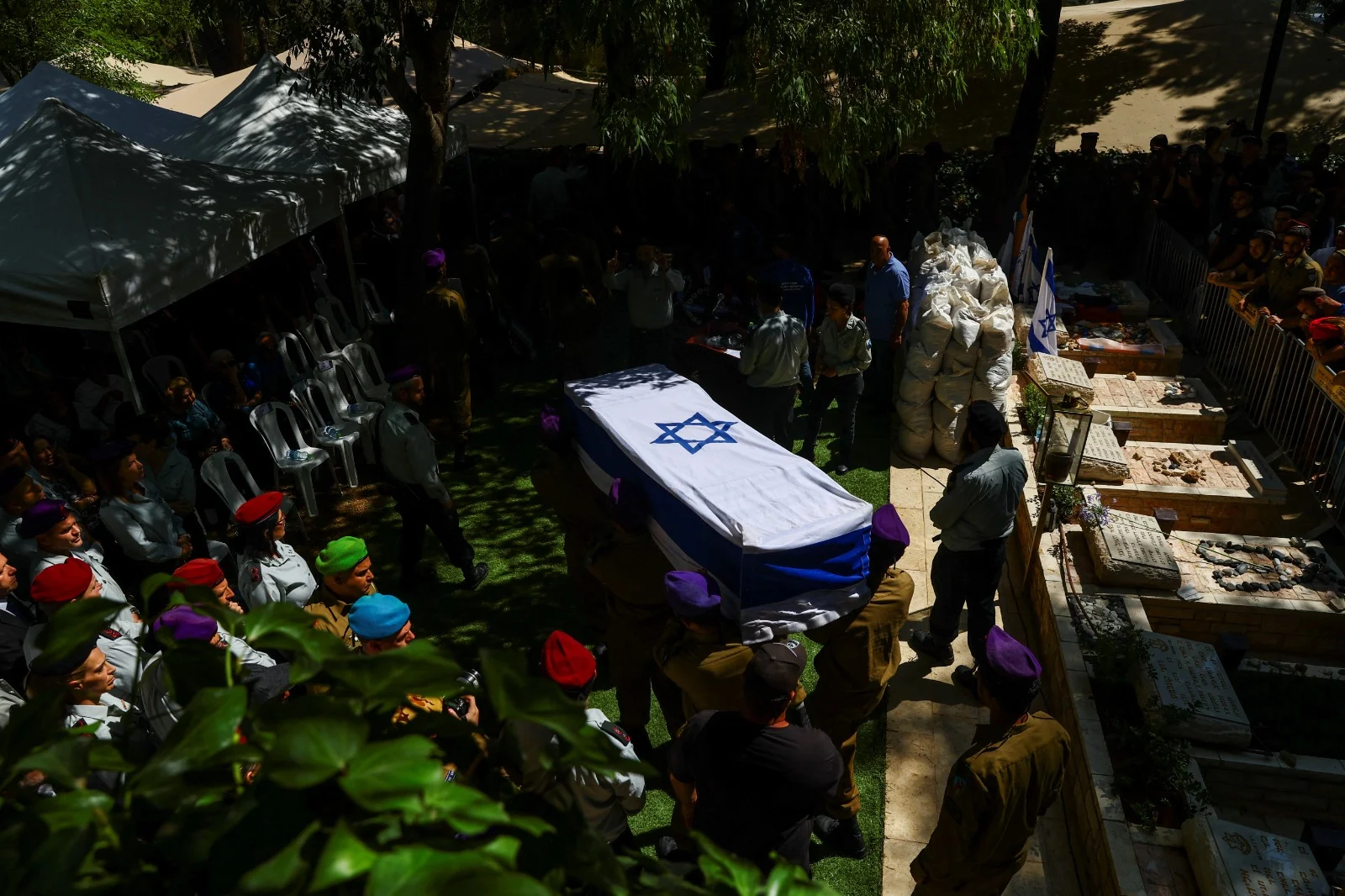 הלווייתו של סמ''ר שילה אמיר שנהרג בפיגוע ליד קדומים