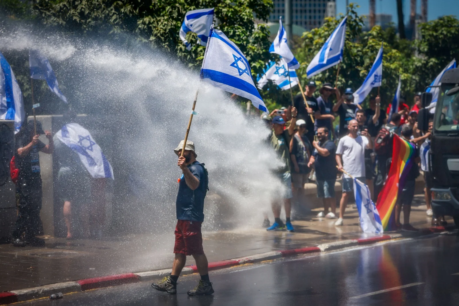 הפגנה, מחאה, מפגינים בתל אביב נגד המהפכה המשפטית
