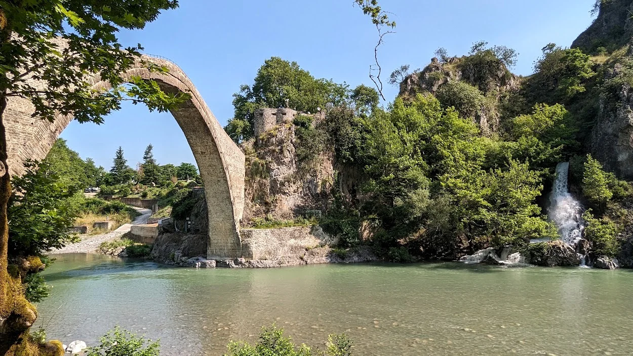 גשר האבן על הנהר אוס