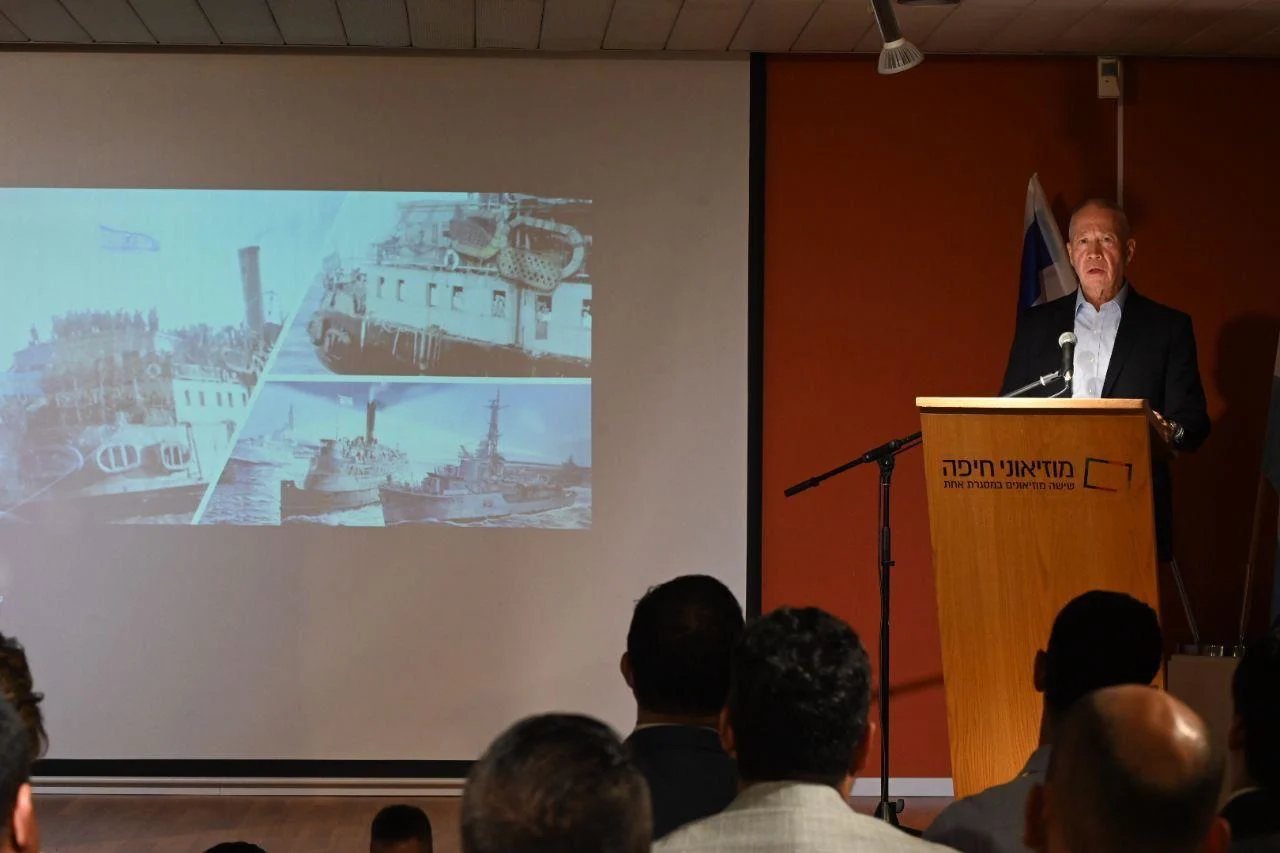 השר גלנט בטקס לציון 76 שנים ליציאת אוניית המעפילים ''אקסודוס'', במוזיאון ההעפלה בחיפה