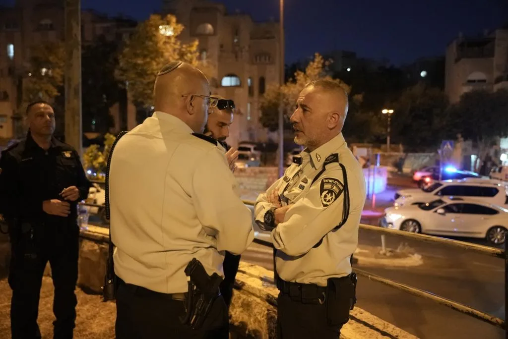 מפקד מחוז ירושלים דורון תורג'מן בזירת הפיגוע בגילה