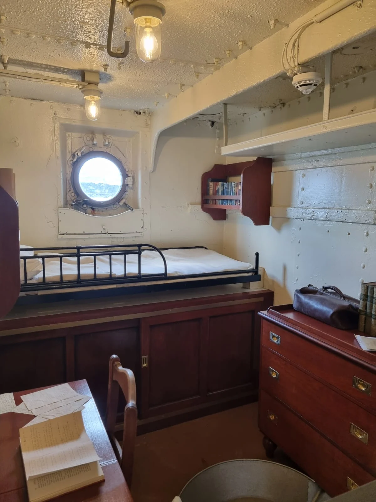 ספינת המלחמה הבריטית - מבט מבפנים על חיי המלחים