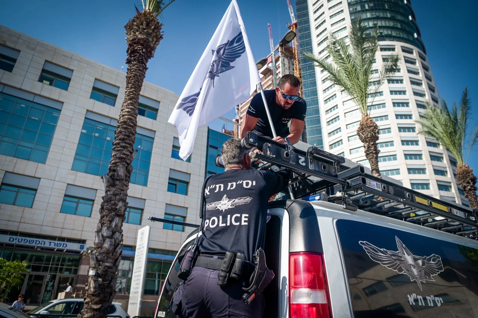 שוטרי יס''מ תל אביב במפגן תמיכה לחבריהם שנחקרים במח''ש