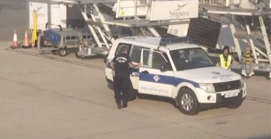 המשטרה בשדה התעופה בלרנקה