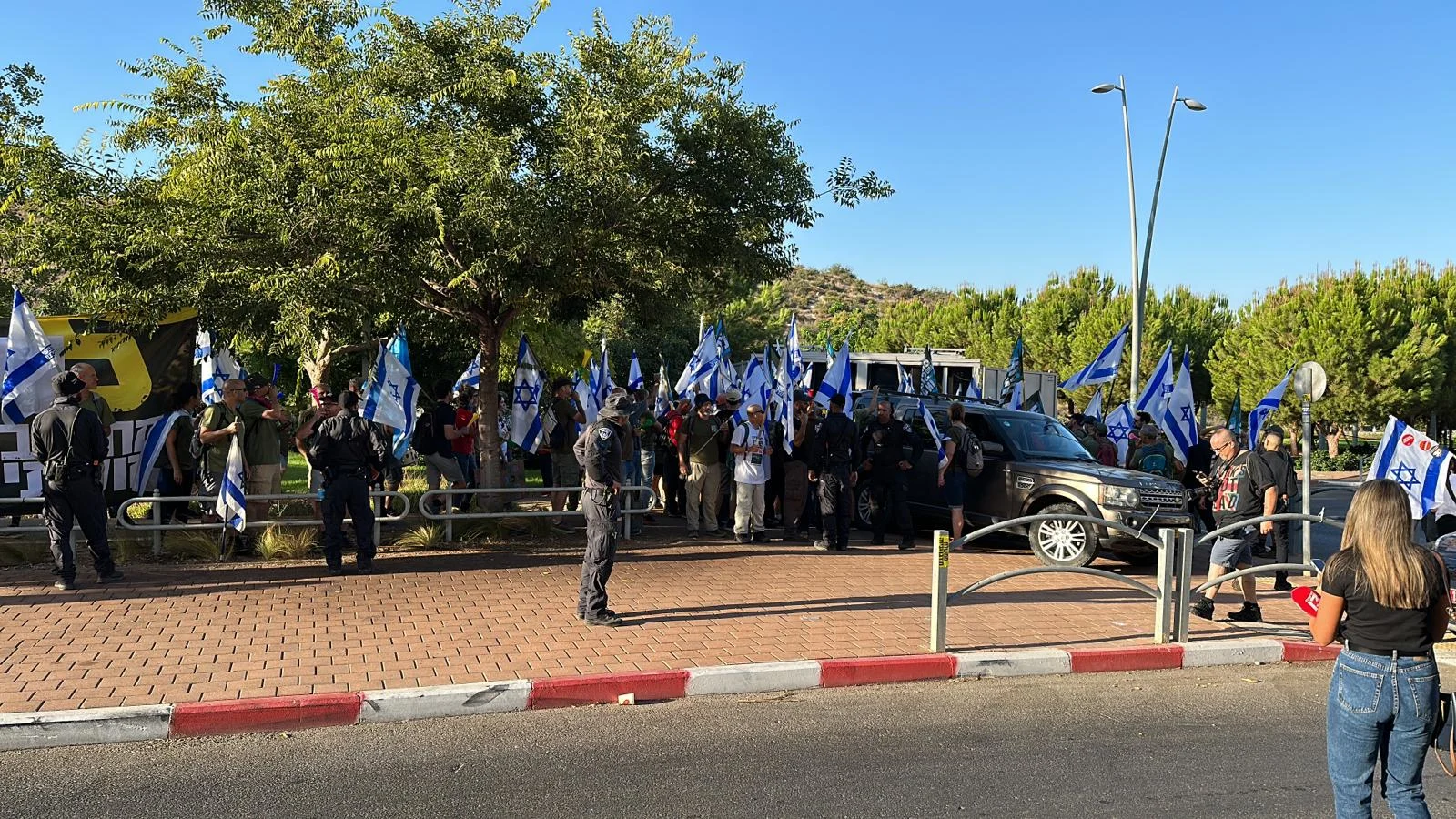 ההפגנה מול ביתו של יריב לוין