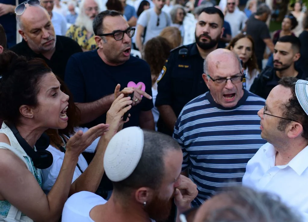 סערת התפילה בהפרדה: עימותים בתל אביב