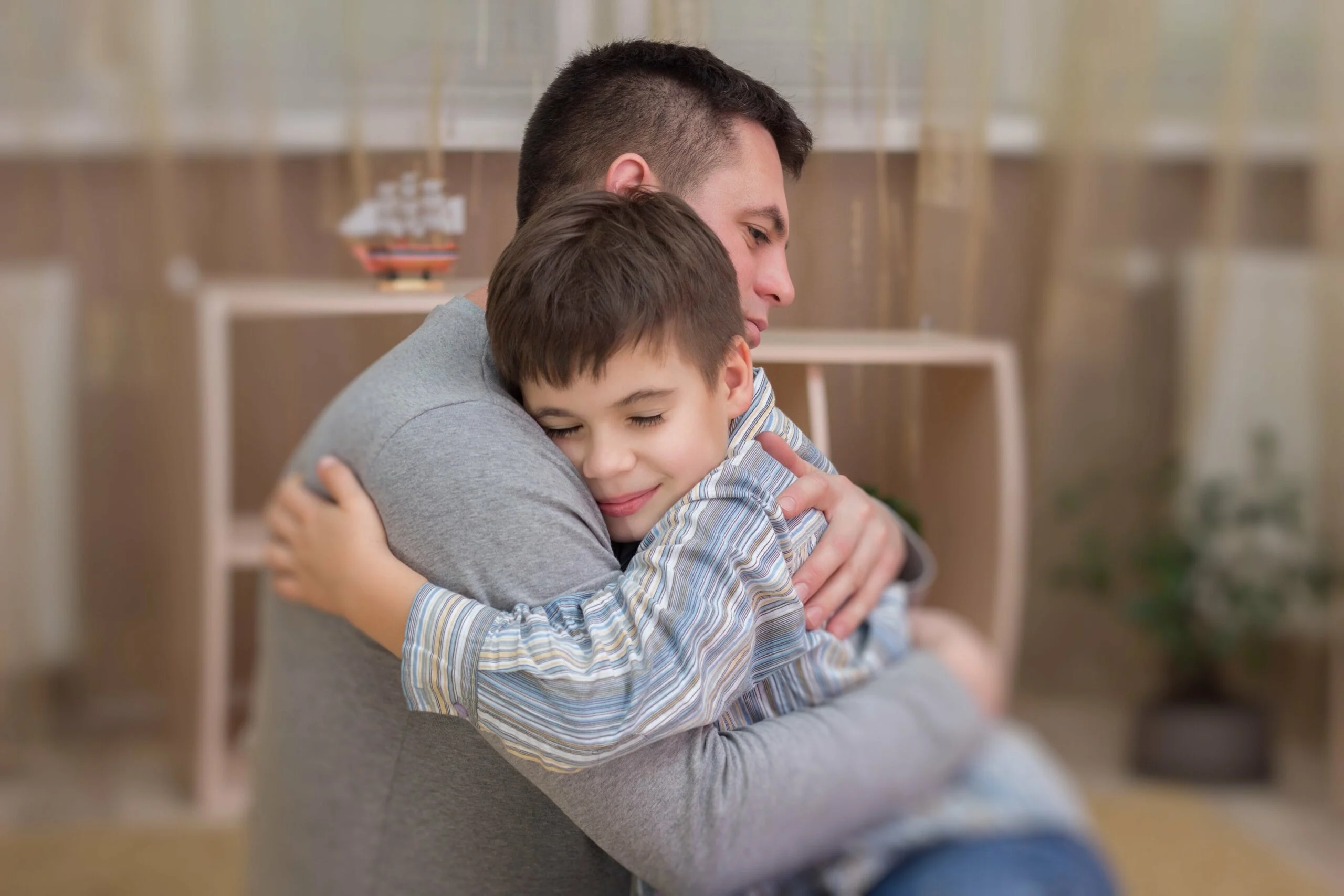 הביעו אהבה ועזרו לילד לפתח תחושת עצמאות